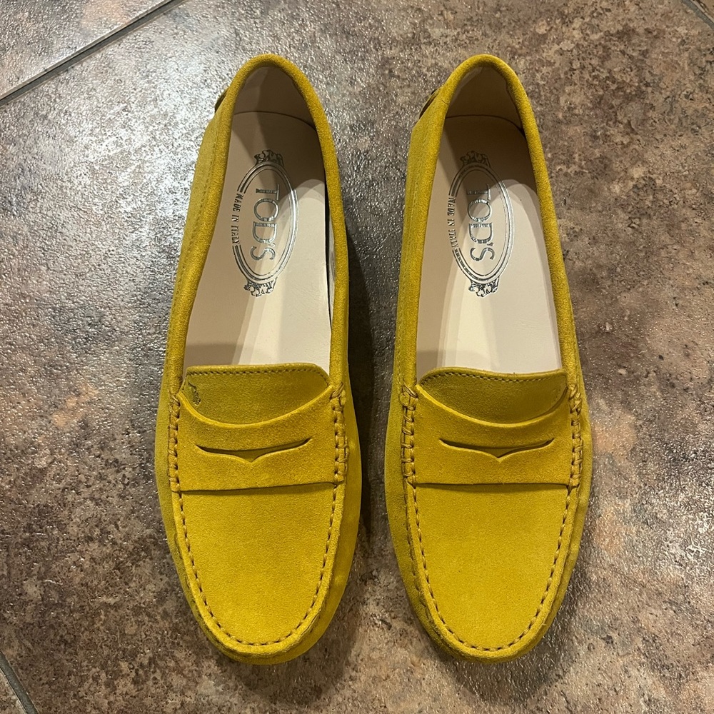 TOD’s Gommino Suede Loafers Women’s Size 37. Like‎ new!